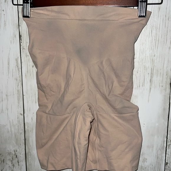 Spanx High Waisted Shorts Shapewear Size Large Beige FLAWED STAINS - Picture 3 of 5